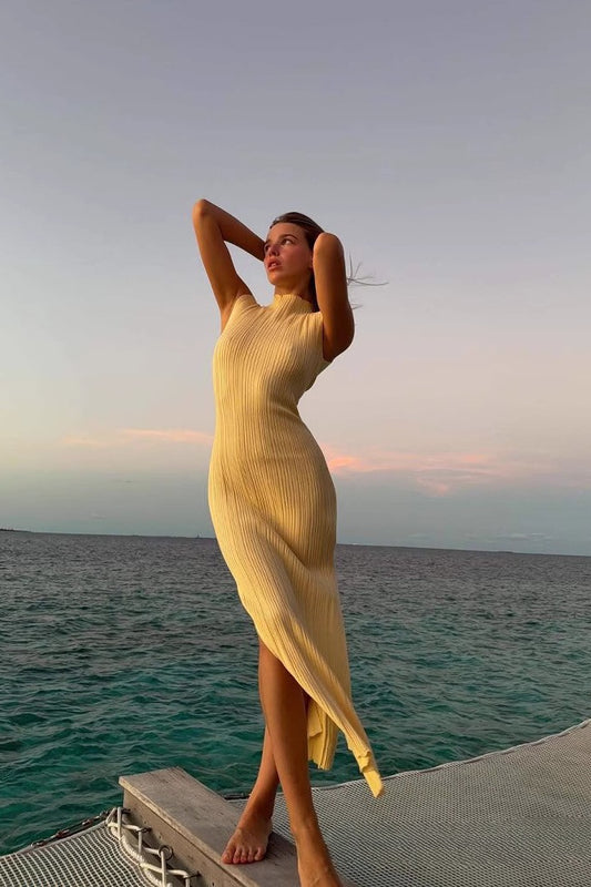 Elegant Ribbed Knit Maxi Dress