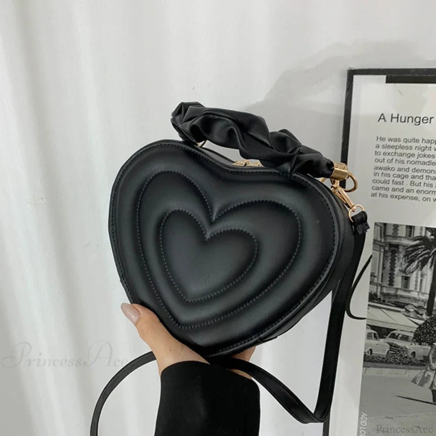 Luxury Quilted PU Leather Heart Crossbody Black / 22x19x8cm crossbody-250126