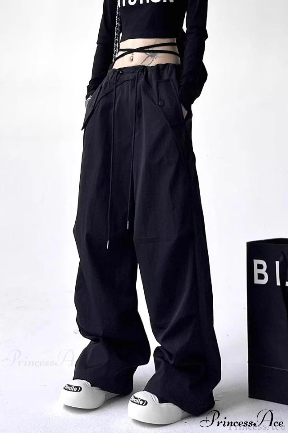 Parachute Wide-Leg Cargo Pants Black / M
