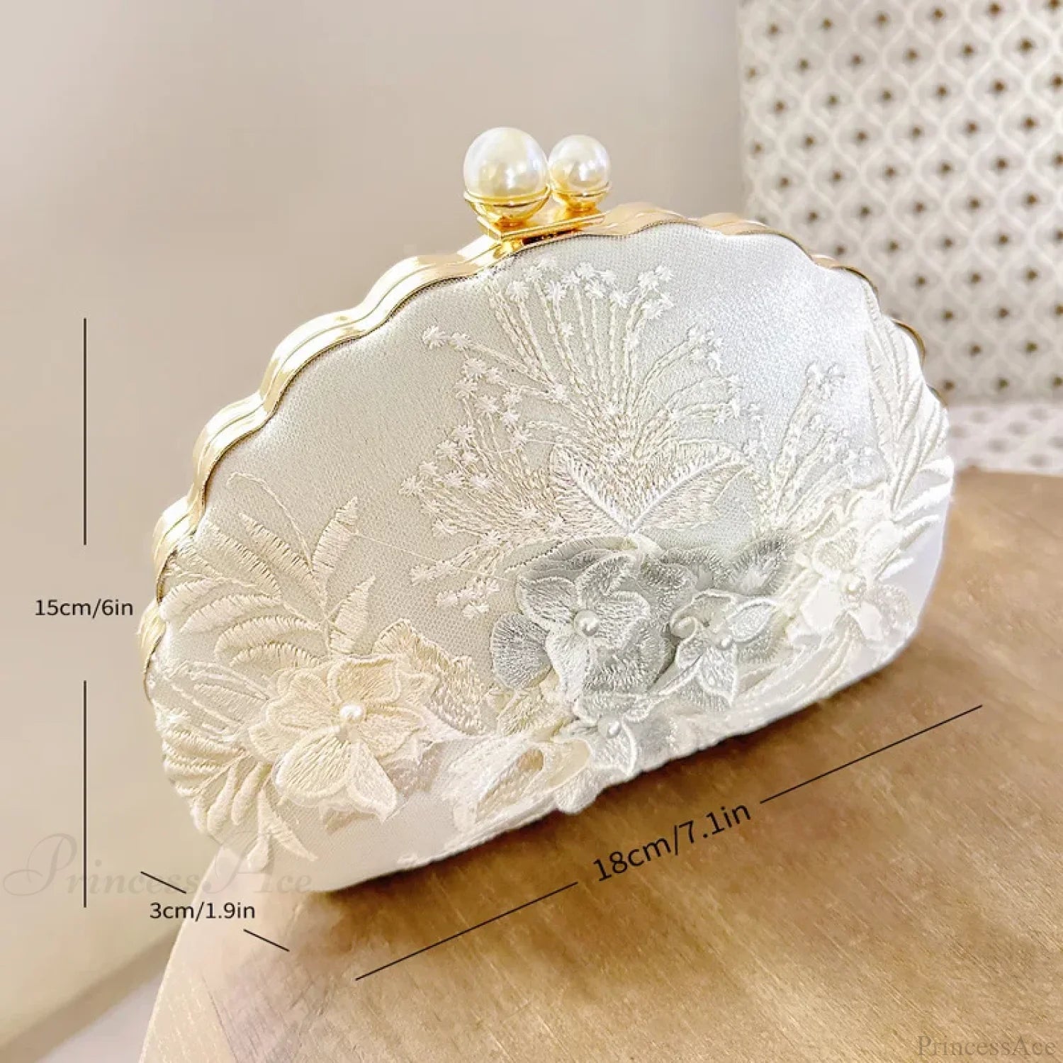 Shell Lace Embroidered Clutch Wristlet White wristlet-250126