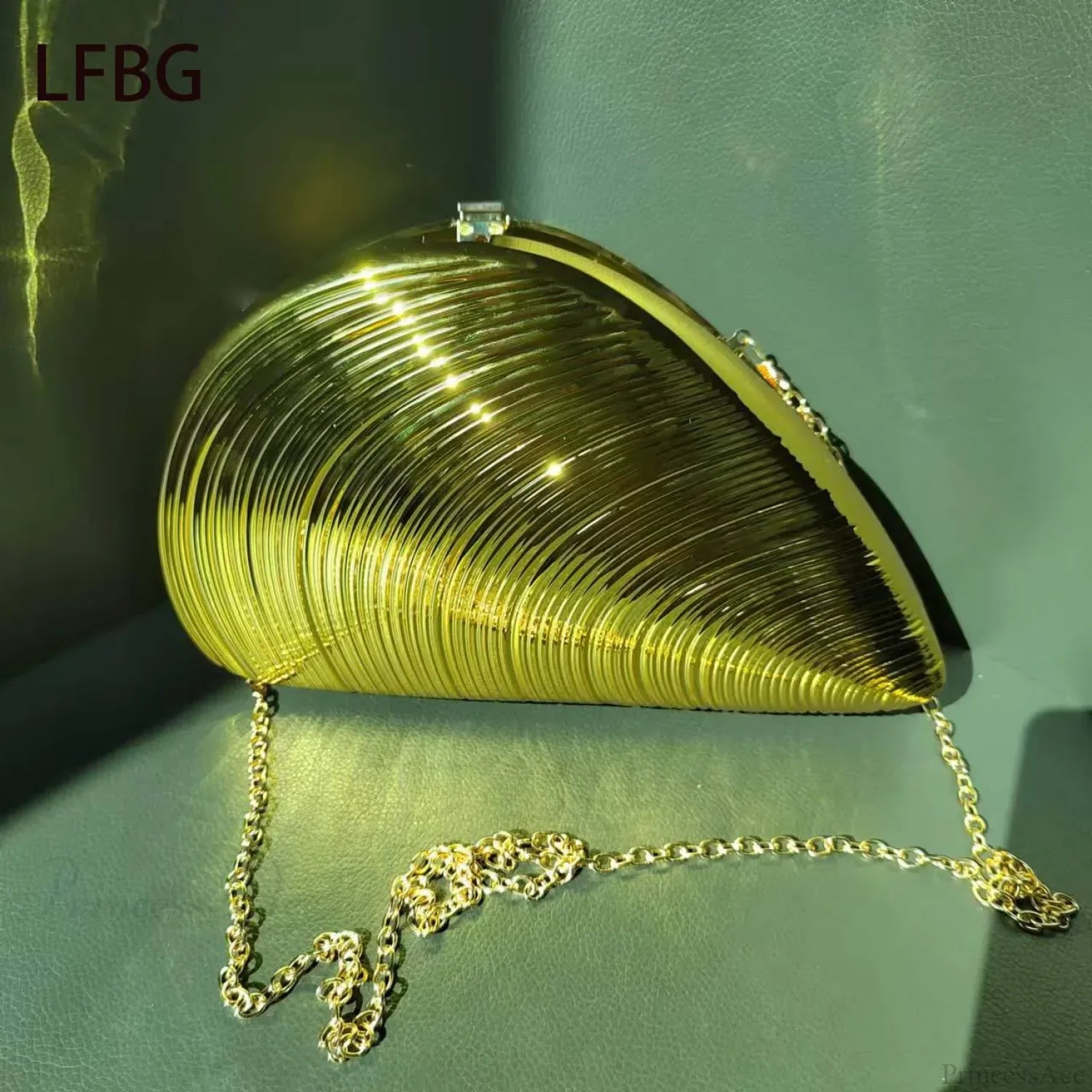 Shell Shaped Acrylic Purse Clutch Bag with Gold Chain Gold / (20cm clutchbag-250126